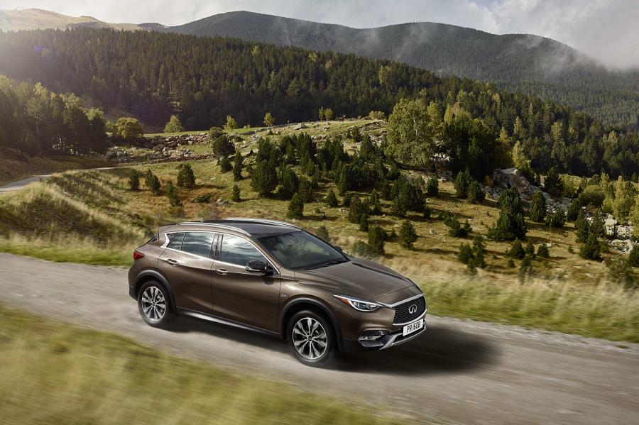  Infiniti QX30 2.0t AWD 2016 года  (фото 10 из 30)